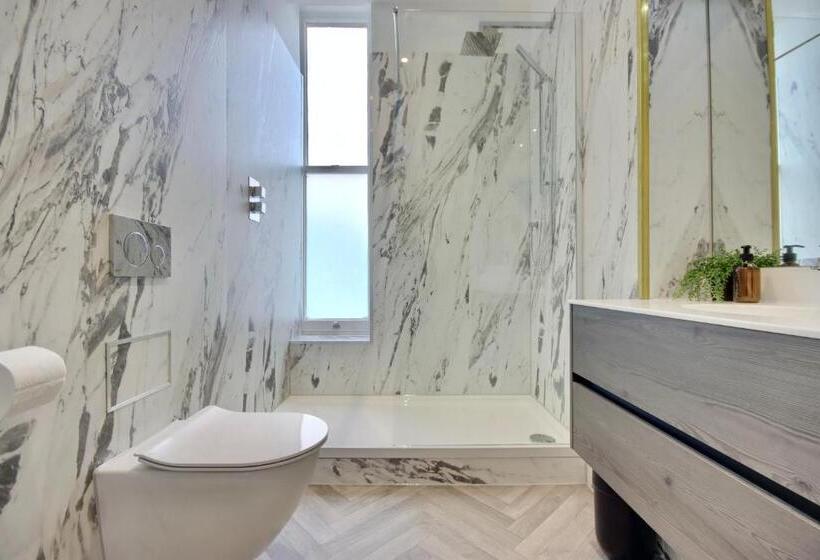 חדר דחוקס עם מיטת קינג, Orange Grove Hotel & Gardens