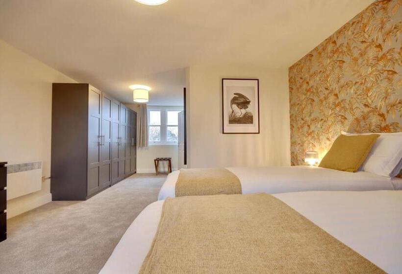 חדר משפחתי דלוקס, Orange Grove Hotel & Gardens