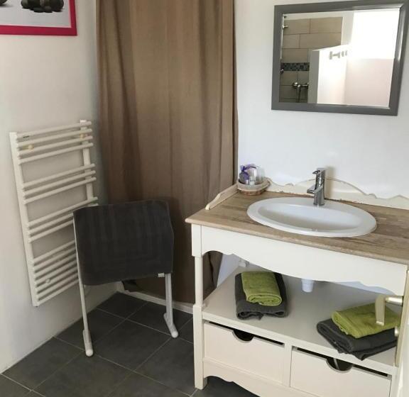 标准间, La Petite Ferme