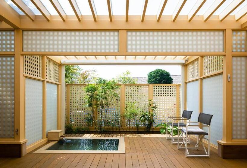 סוויטה עם טרסה, Koyarunosato Doggys Island