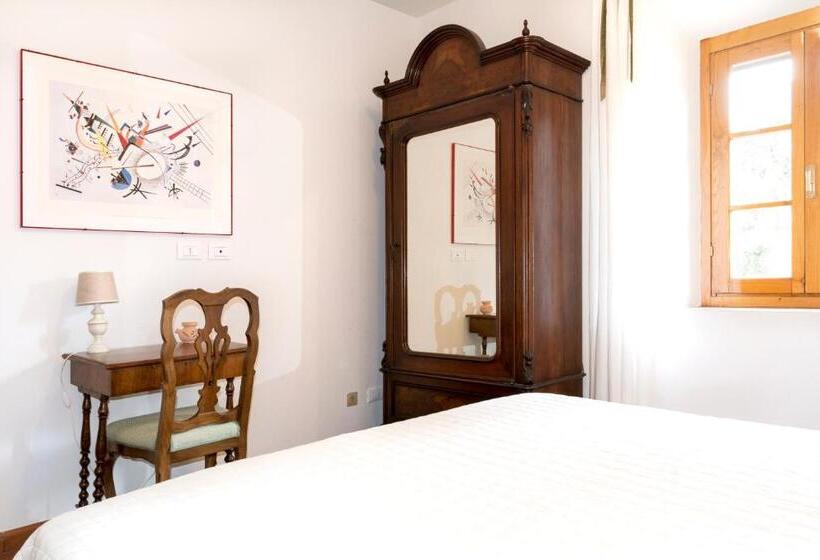 Standard room with outdoor bath, Agriturismo Podere Rondinaio