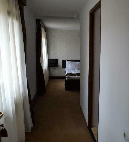 이코노미 룸, Chic City Rooms