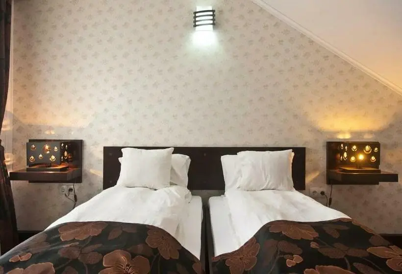 اتاق اکونومی, Chic City Rooms