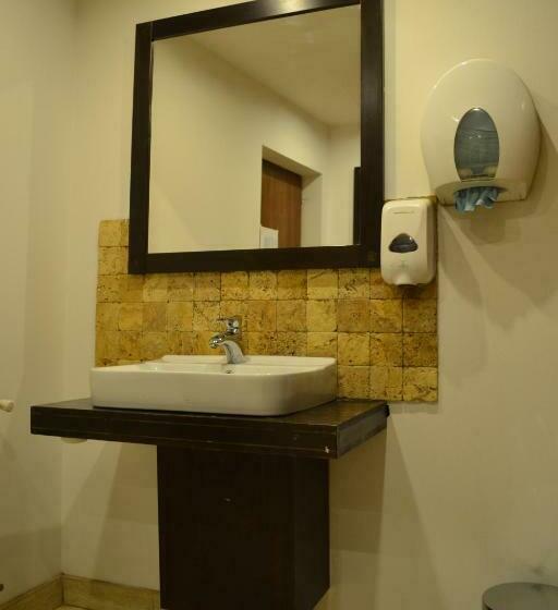 이코노미 룸, Chic City Rooms