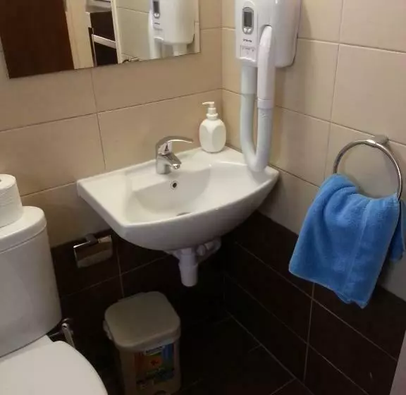 استودیوی سوپریور, Euronapa Hotel Apartments