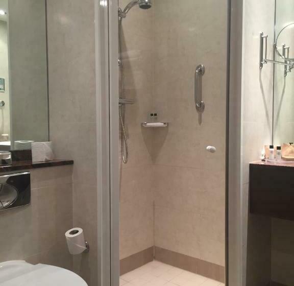اتاق استاندارد سه نفره, Castleknock