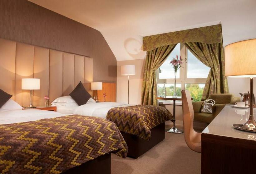 اتاق اجرایی, Castleknock