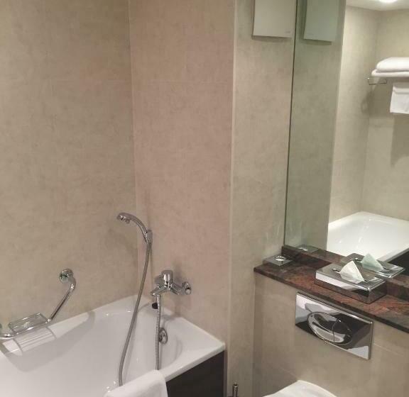 اتاق لوکس خانوادگی, Castleknock