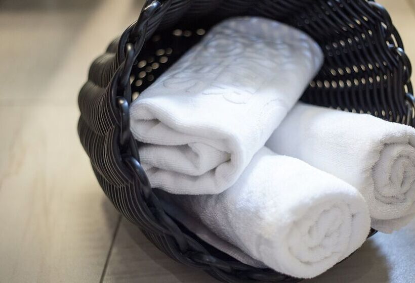 سوییت جونیور, Thingholt By Center Hotels