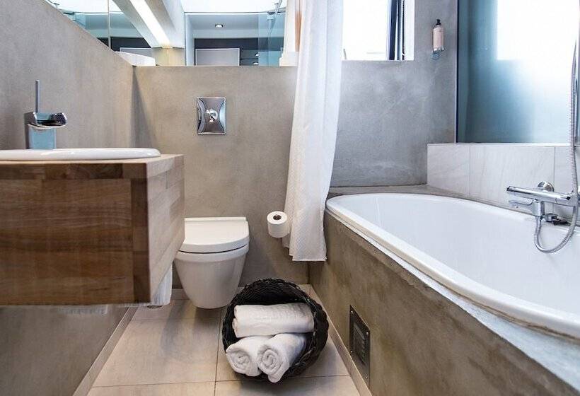 سوییت جونیور, Thingholt By Center Hotels