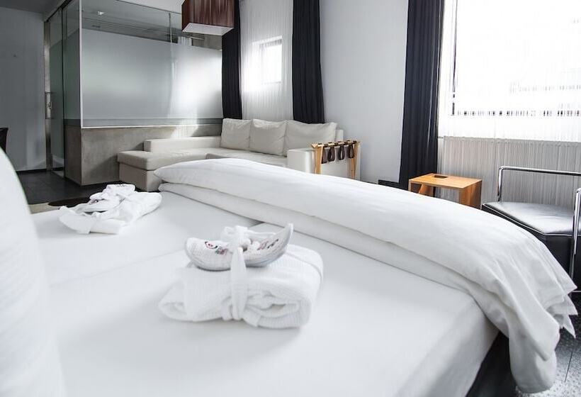 سوییت جونیور, Thingholt By Center Hotels