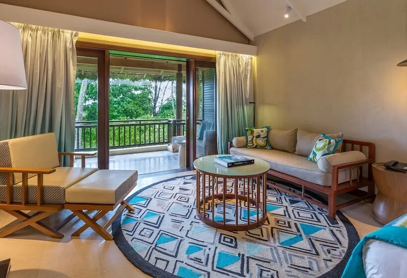 Junior Suite, Constance Lemuria