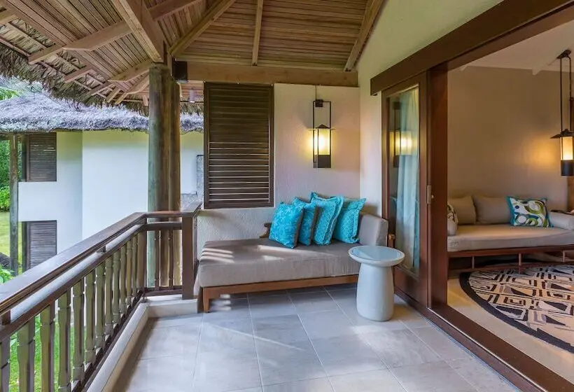Junior Suite, Constance Lemuria