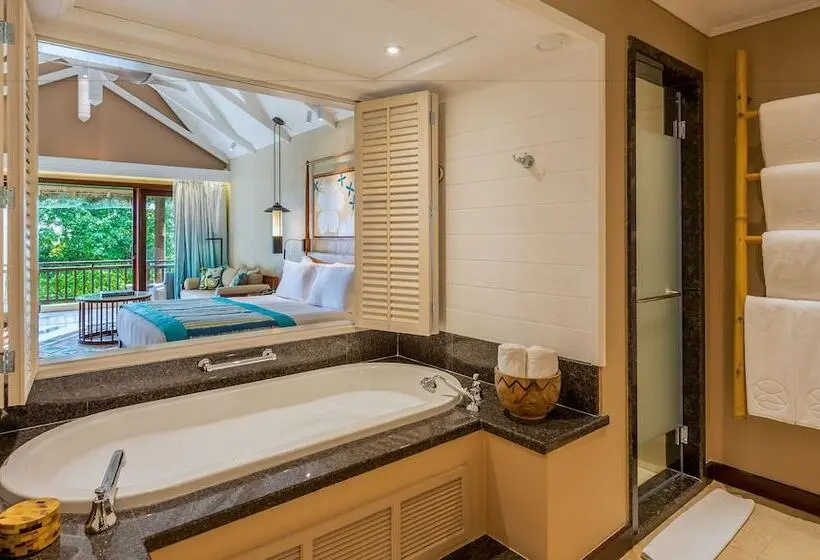 Junior Suite, Constance Lemuria