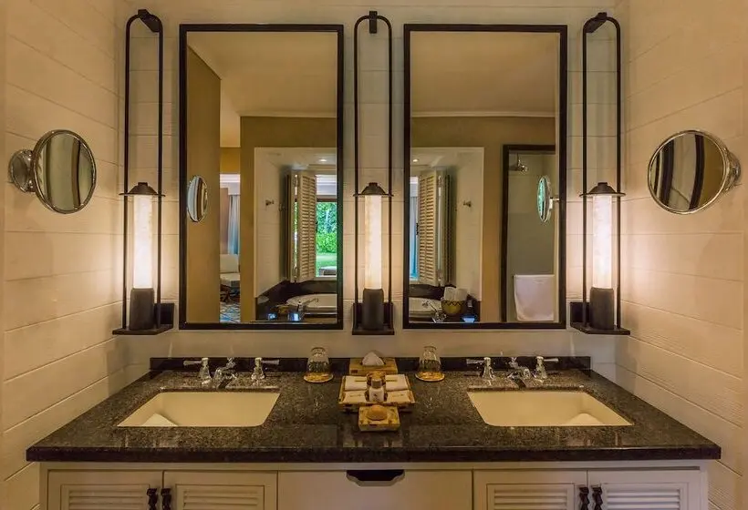 Junior Suite, Constance Lemuria