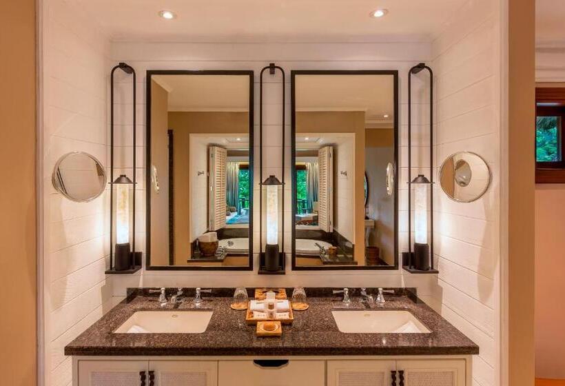 سوییت جونیور, Constance Lemuria