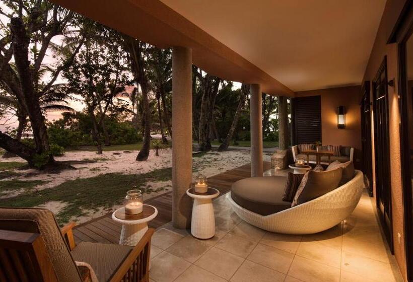 سوئیت سینیور, Constance Lemuria