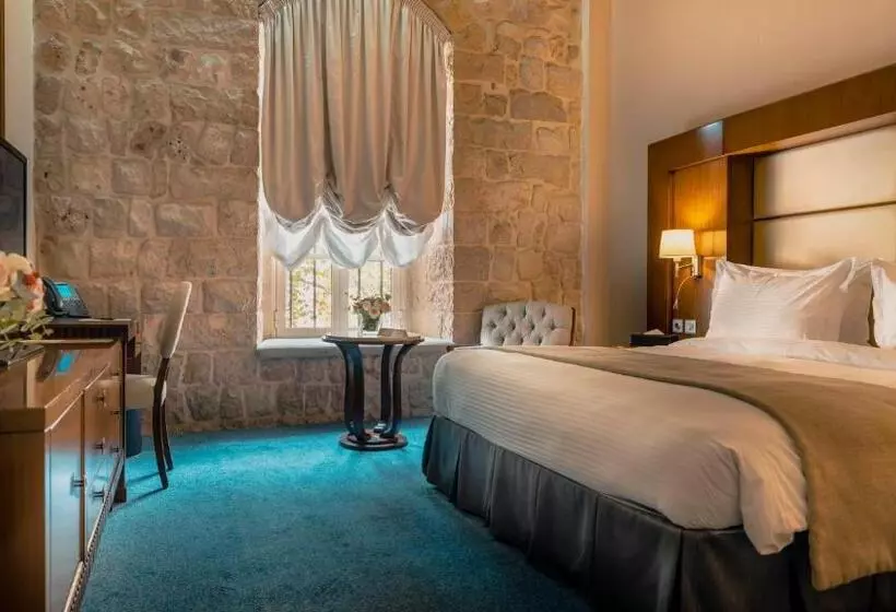 سوییت, Grand Kadri Hotel   History Marked By Cristal Lebanon
