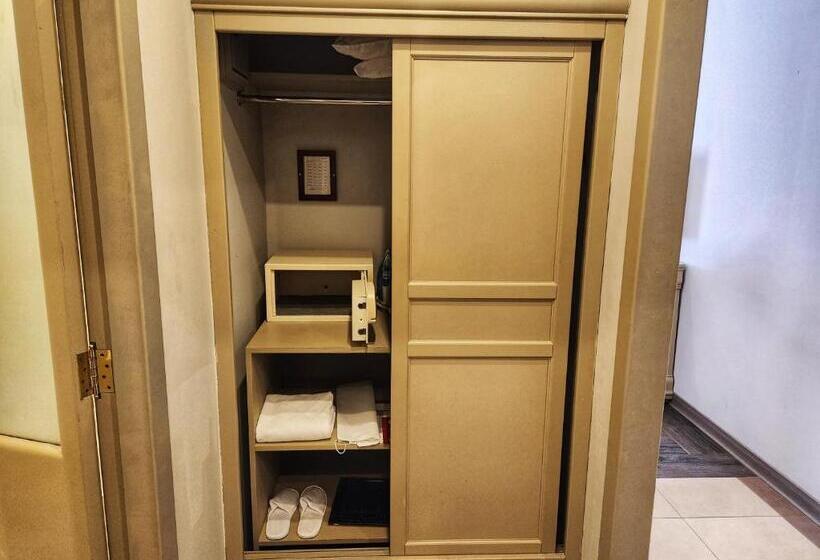 اتاق لوکس با تخت بزرگ, Mövenpick Hotel Kuwait