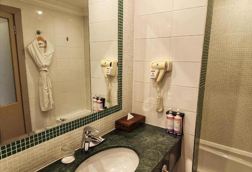اتاق لوکس با تخت بزرگ, Mövenpick Hotel Kuwait
