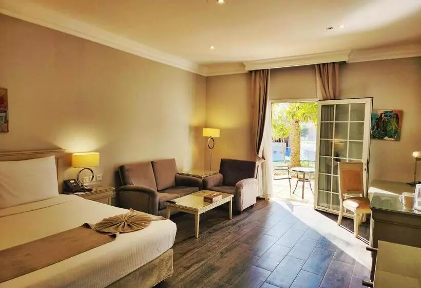 キングサイズベッドのデラックスルーム, Mövenpick Hotel Kuwait