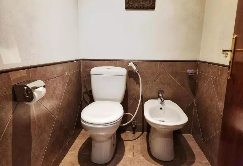 キングサイズベッドのスーペリアルーム, Mövenpick Hotel Kuwait