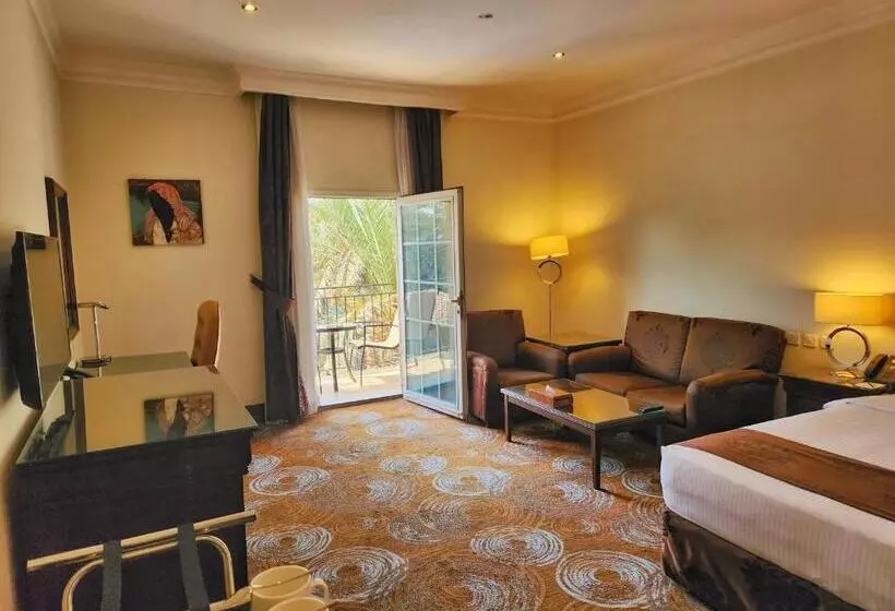 キングサイズベッドのスーペリアルーム, Mövenpick Hotel Kuwait