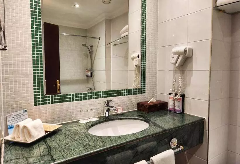 キングサイズベッドのクラシックルーム, Mövenpick Hotel Kuwait