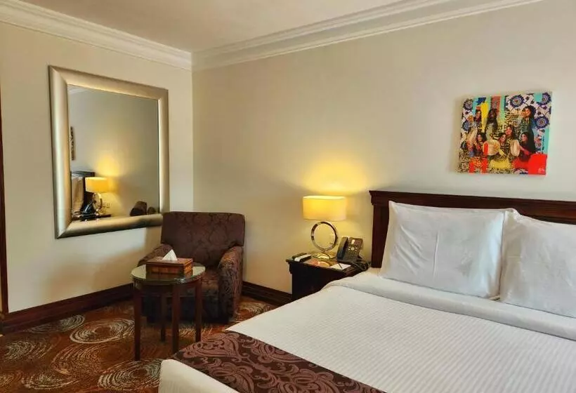 キングサイズベッドのクラシックルーム, Mövenpick Hotel Kuwait