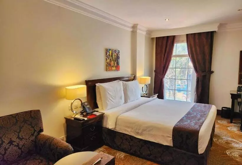 キングサイズベッドのクラシックルーム, Mövenpick Hotel Kuwait