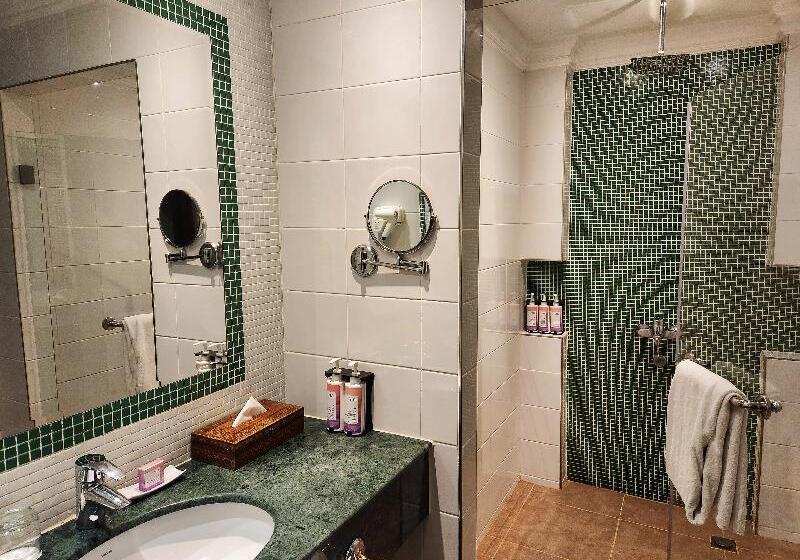 اتاق سوپریور با تخت بزرگ, Mövenpick Hotel Kuwait