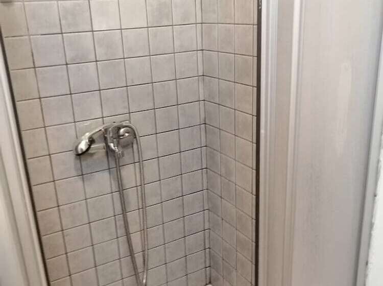 חדר סטנדרט, Serhan