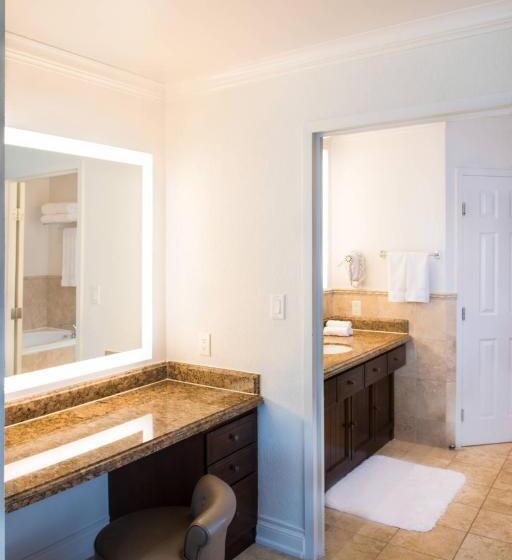 سوئیت رویال با چشمانداز زمین گلف, St. Kitts Marriott Resort & The Royal Beach Casino