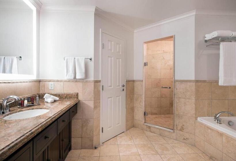 سوئیت رویال با چشمانداز زمین گلف, St. Kitts Marriott Resort & The Royal Beach Casino