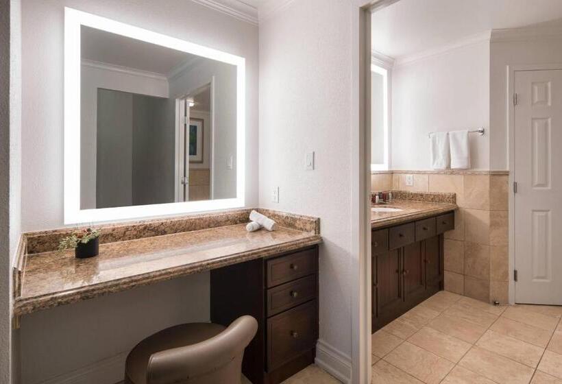 سوئیت رویال با چشم‌انداز زمین گلف, St. Kitts Marriott Resort & The Royal Beach Casino