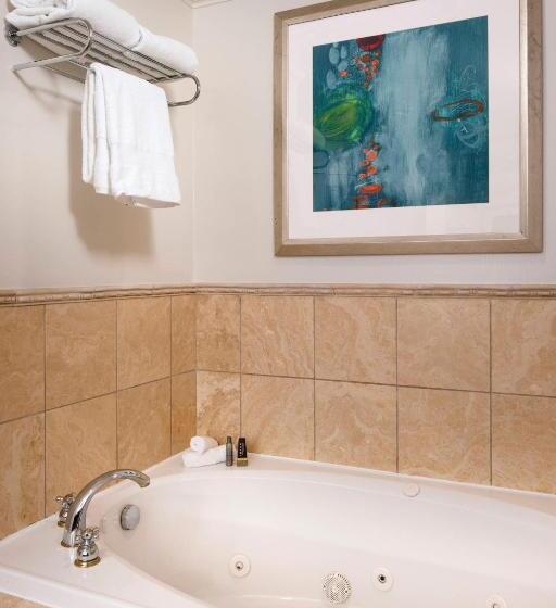 سوئیت رویال با چشمانداز زمین گلف, St. Kitts Marriott Resort & The Royal Beach Casino