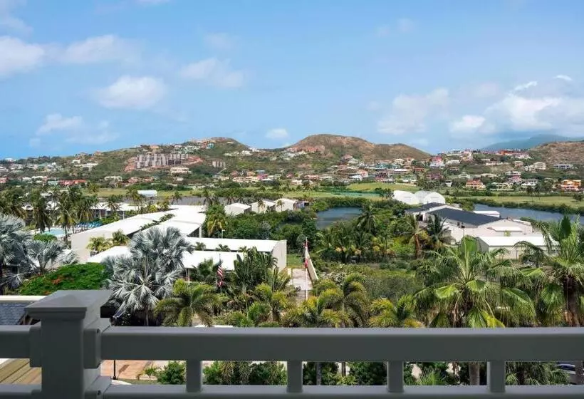 سوئیت رویال با چشم‌انداز زمین گلف, St. Kitts Marriott Resort & The Royal Beach Casino