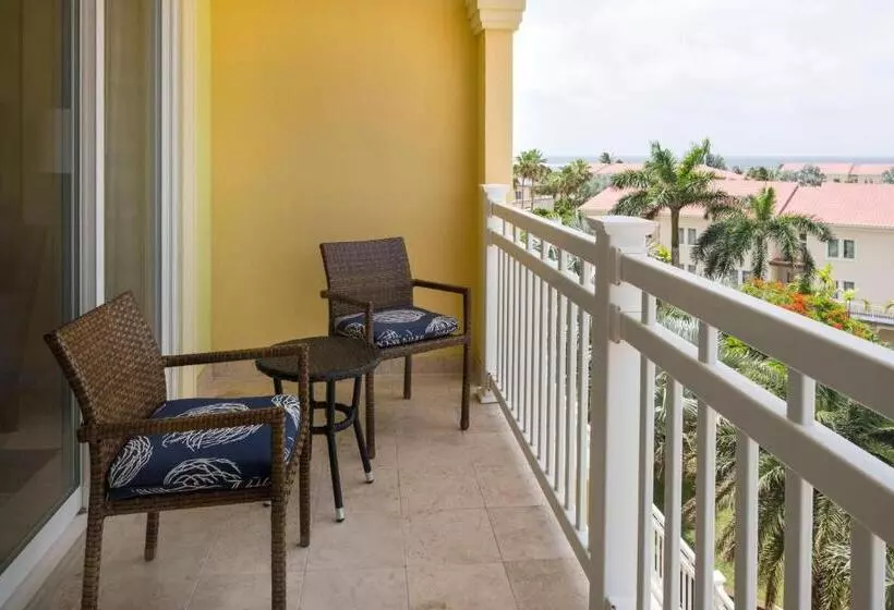 اتاق استاندارد با چشم‌انداز استخر, St. Kitts Marriott Resort & The Royal Beach Casino