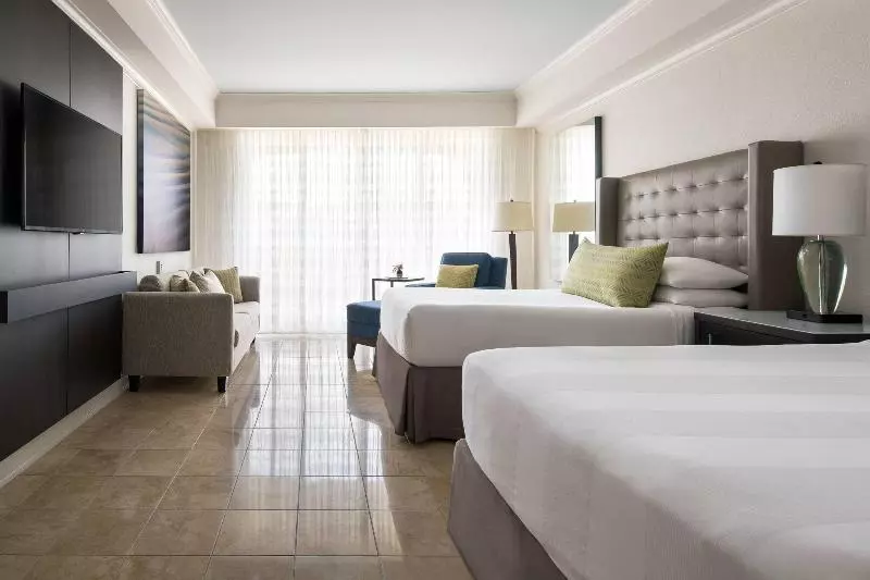 اتاق استاندارد با چشم‌انداز استخر, St. Kitts Marriott Resort & The Royal Beach Casino