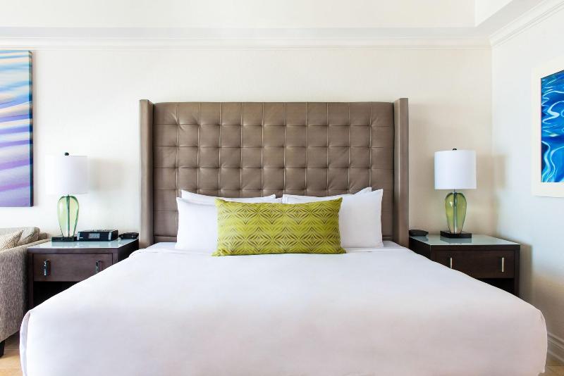 اتاق استاندارد با تخت بزرگ, St. Kitts Marriott Resort & The Royal Beach Casino