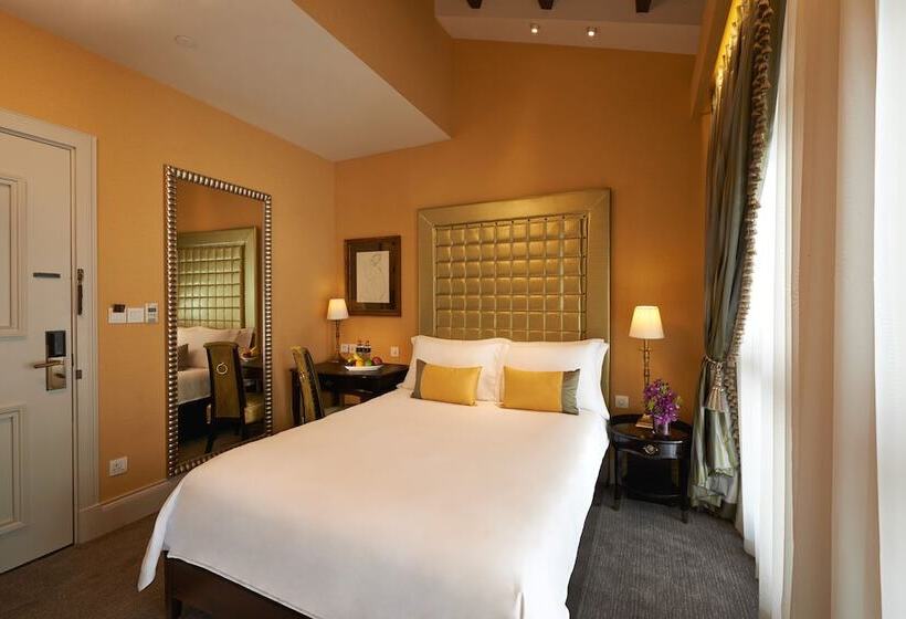 اتاق اجرایی, The Scarlet Singapore