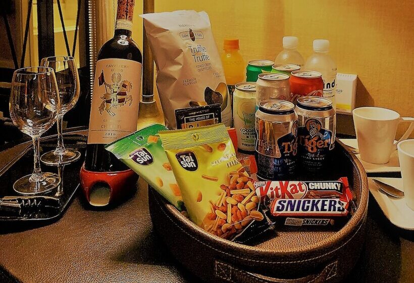 اتاق پرمیوم, The Scarlet Singapore