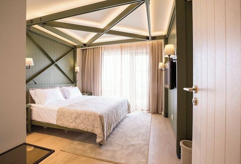 اتاق خانوادگی چهارنفره, Voyage Sorgun