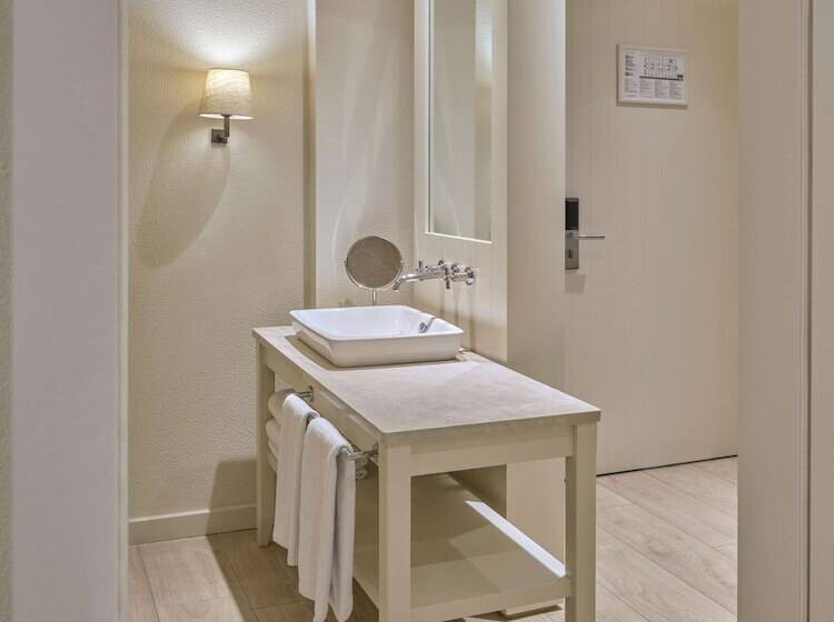 اتاق خانوادگی, Voyage Sorgun