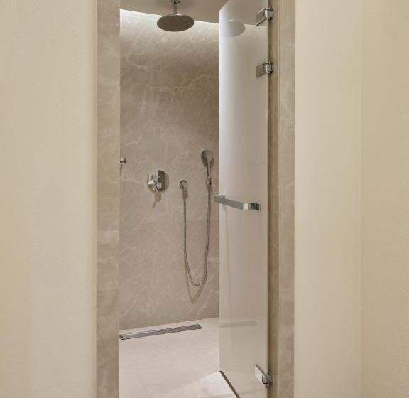 اتاق خانوادگی چهارنفره, Voyage Sorgun