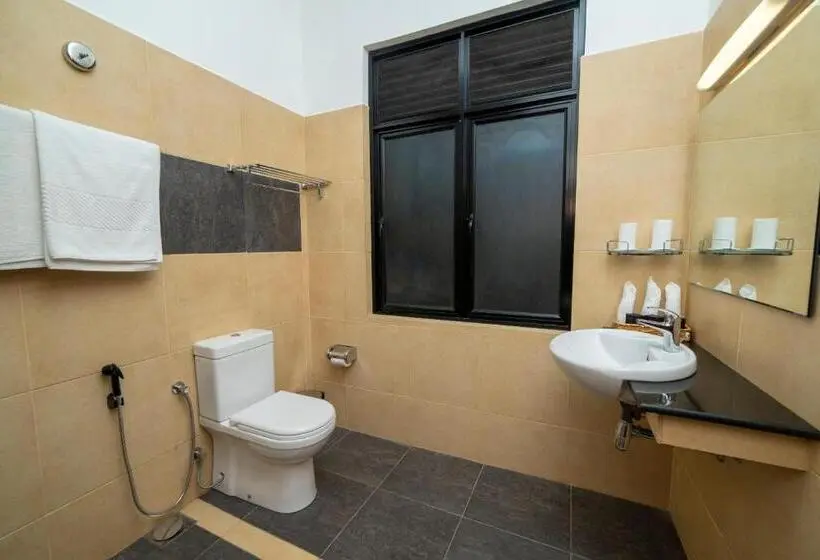 Deluxe Triple Room, Spring Villas Kandy