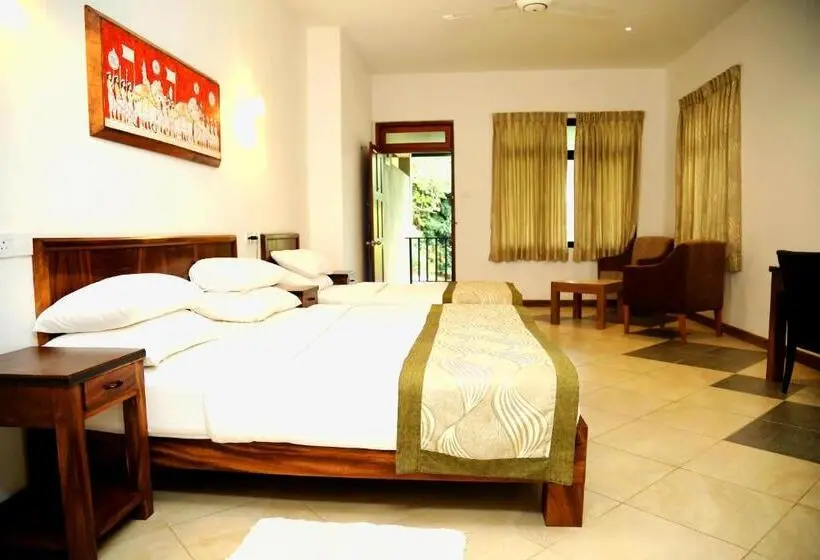 Deluxe Triple Room, Spring Villas Kandy