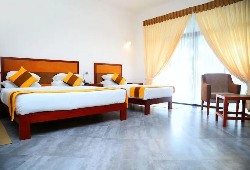 Deluxe Triple Room, Spring Villas Kandy