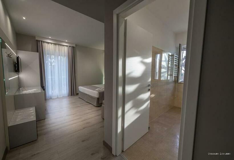 غرفة سوبيريور, Holygold Suite