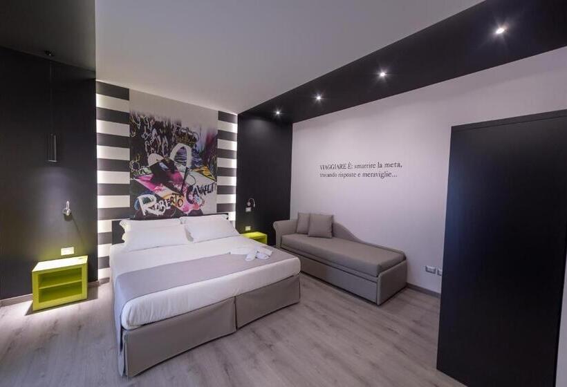 جناح مزوَّد بشرفة, Holygold Suite